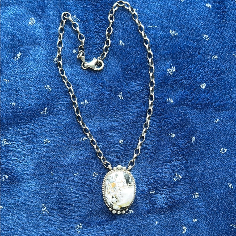 Elegant Silver Pendant Necklace